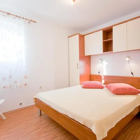 In Mit Kleiner Terrasse Apartamento Rabac